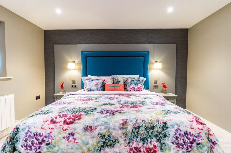 Bedroom 5, Robeen House