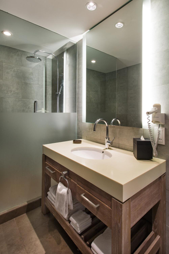 Bathroom 15