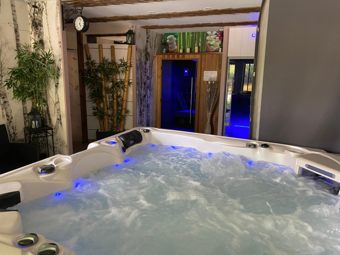 Bathroom 2, Le Noctambulle Spa, Lot