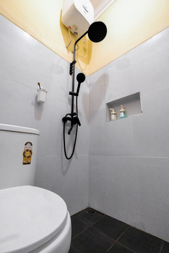 Bathroom 5, Kelapa Homestay, Sleman