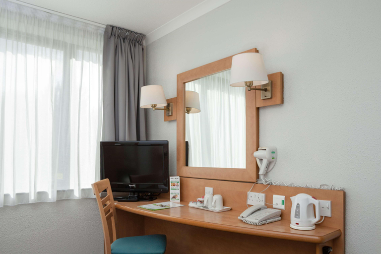 Bedroom 2, Campanile Dartford, Kent