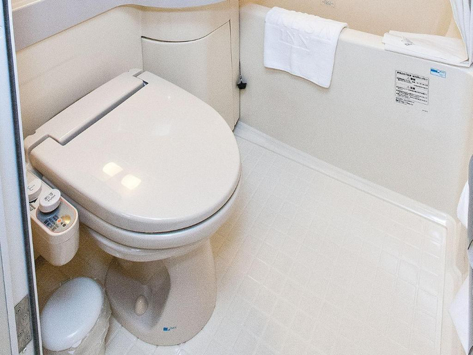 Bathroom 14