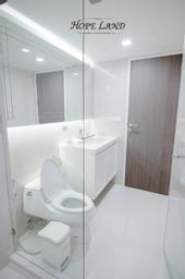 Bathroom 12