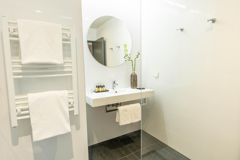 Bathroom 16
