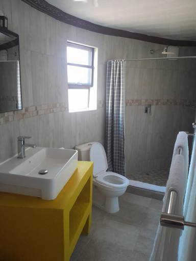 Bathroom 3, CROCODILE POOLS RIVER SAFARIS & CHALETS  , South East