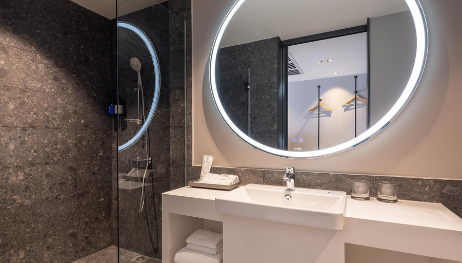Bathroom 14