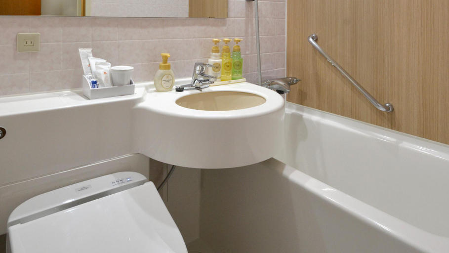 Bathroom 8