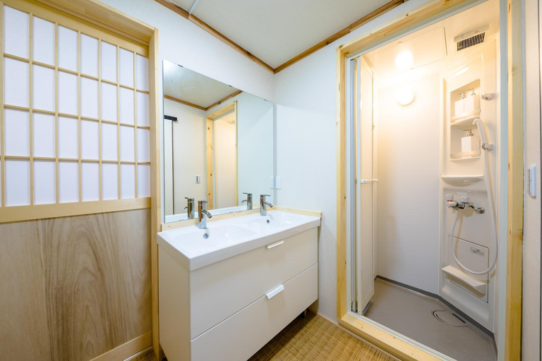 Bathroom 3, The road to Mt.Fuji, Fujiyoshida