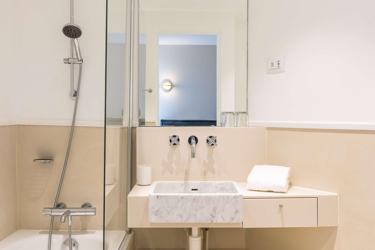 Bathroom 4, Hotel le Friedland, Paris