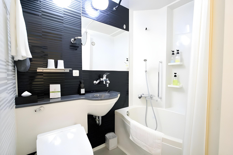 Bathroom 13