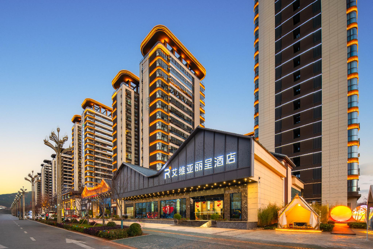 Exterior & Views