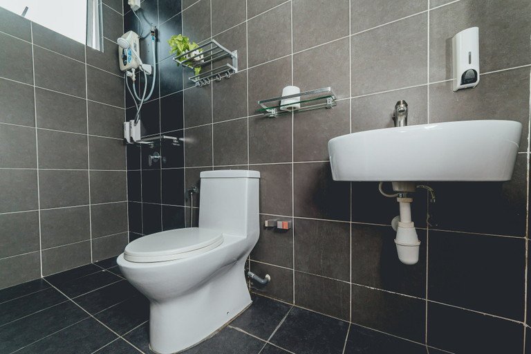 Bathroom 4, D'Fun Desaru 16-20pax Private pool / BBQ / KTV, Kota Tinggi
