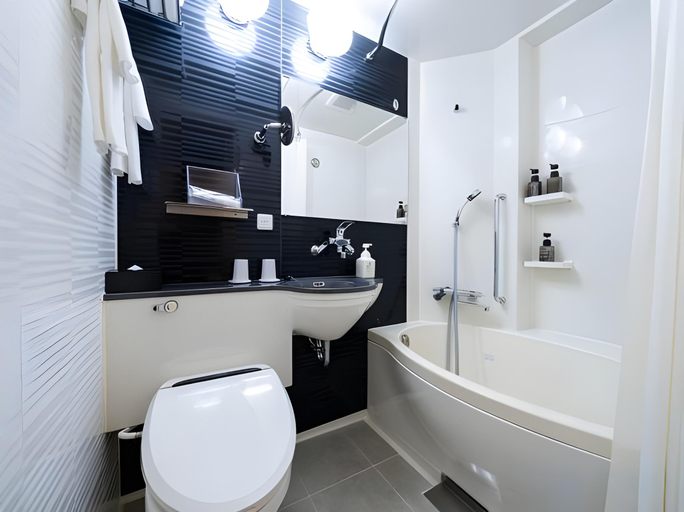 Bathroom 16