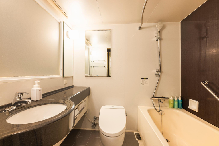 Bathroom 13