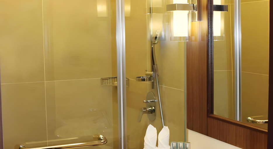 Bathroom 26