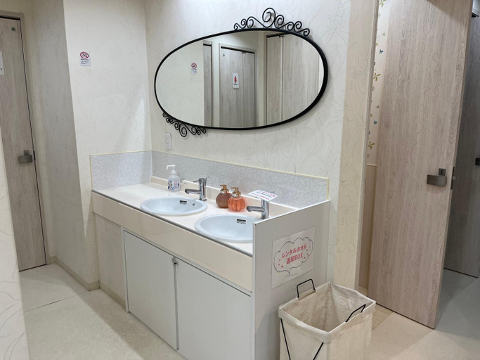 Bathroom 3, Cafe&Hostel Kimitoichigo, Osaka