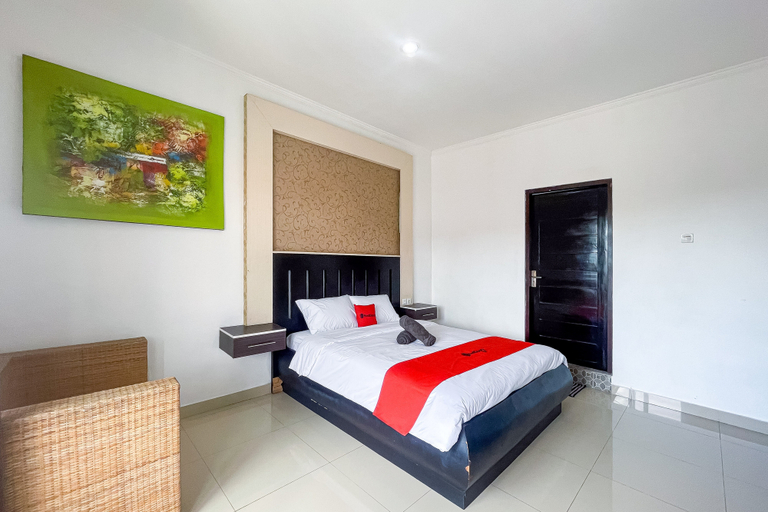 RedDoorz @ Serenity Inn Teuku Umar Denpasar - Tap to explore photos