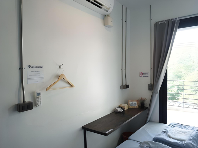 Bedroom 2, Feel Good Bangkok Hostel, Bangkok Noi