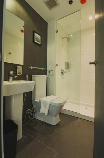 Bathroom 4, G1 Lodge Design Hotel, Baguio City