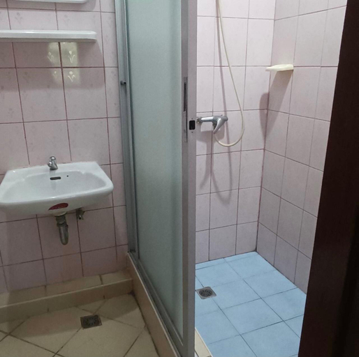 Bathroom 3, Radi Mansion, Pattaya