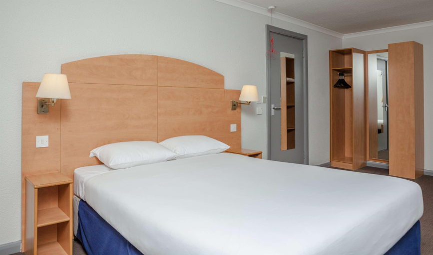 Bedroom 3, Campanile Dartford, Kent