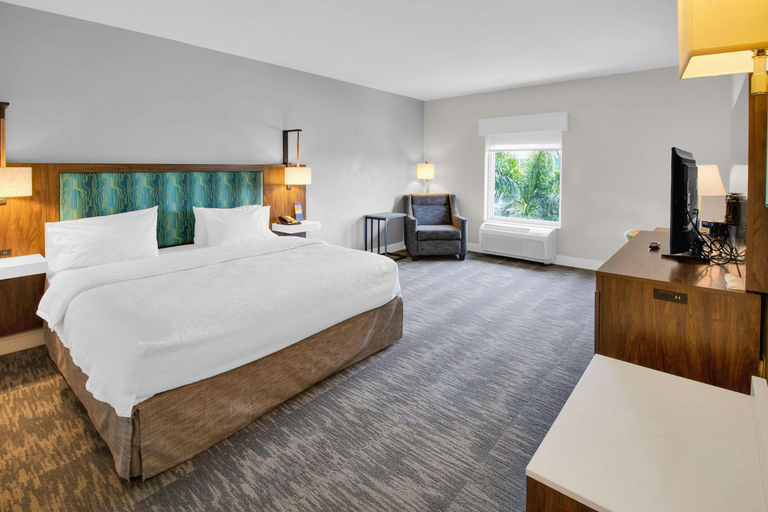 Bedroom 3, Hampton Inn & Suites Sarasota/Bradenton-Airport, Sarasota