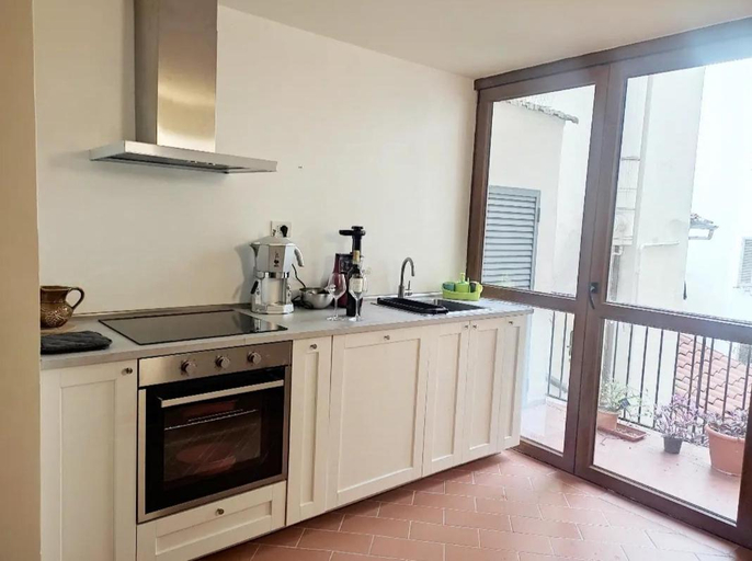 Others 4, Lo studio nel borgo, Florence