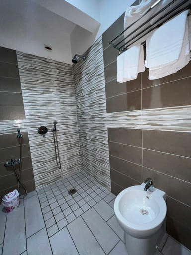 Bathroom 4, Hotel Martini, Napoli