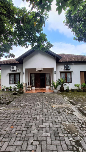 Exterior 12