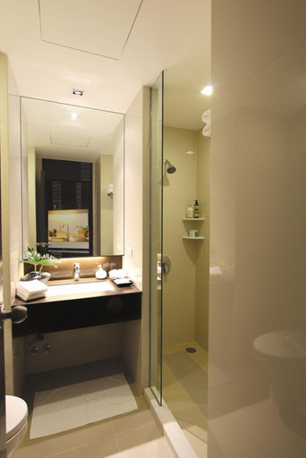 Bathroom 8