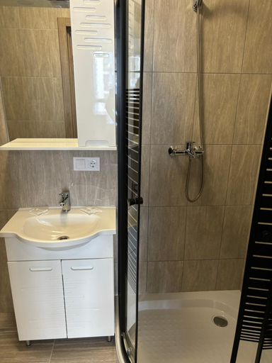 Shower 3, Апартаменти ЖК Рів'єра, Darnyts'kyi