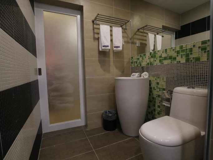 Bathroom 4, Wiwo Hotel, Bintulu