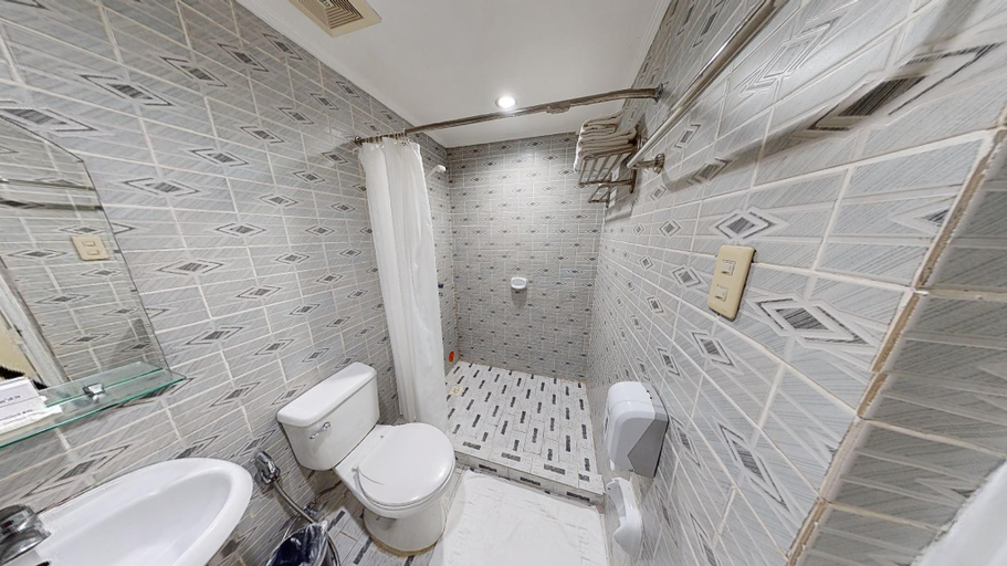 Bathroom 7