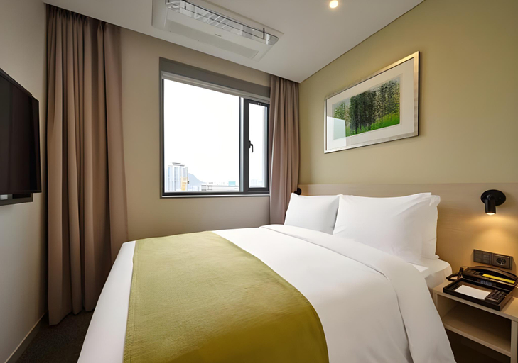 Bedroom 16