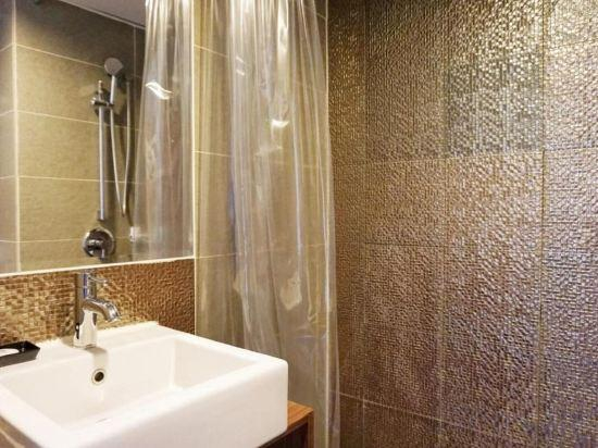 Bathroom 11