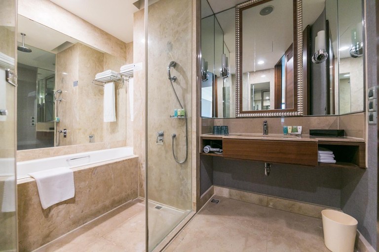 Bathroom 5, Miramar Garden Hotel, Taipei City