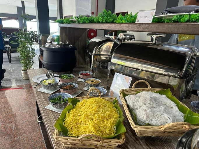 Food & Drinks 18