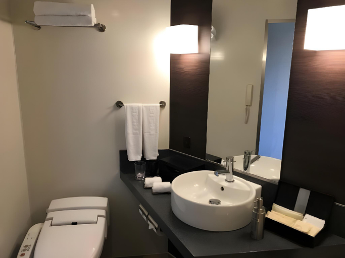Bathroom 18
