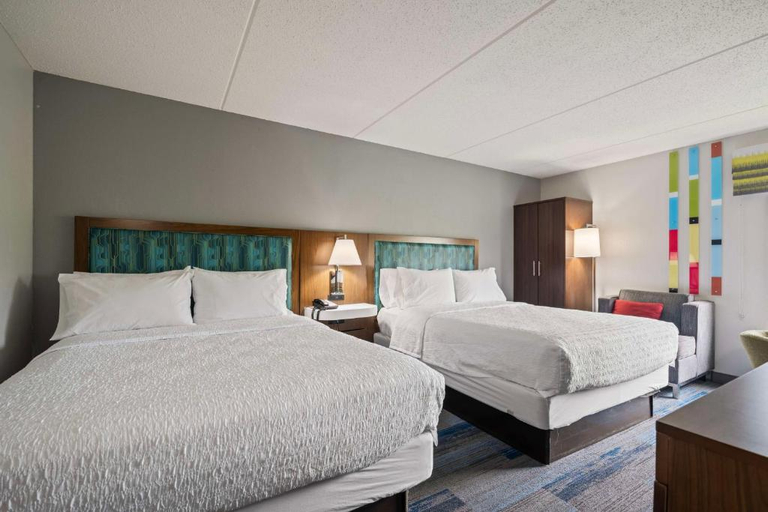 Bedroom 3, Hampton Inn Ridgefield Park, Bergen