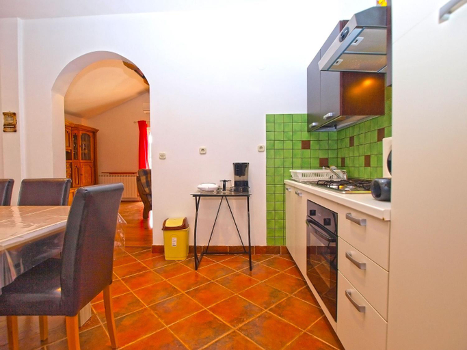 Others 5, Apartment 1296, Pula