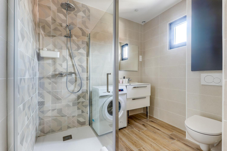 Bathroom 2, Residence 4T- boulevard de l'hotel de ville, Seine-Saint-Denis