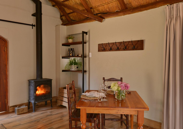 Food & Drinks 5, River Place Lodge, City of Tshwane