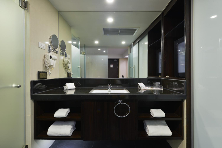 Bathroom 13