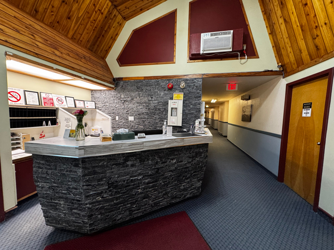 Others 4, Zero100 Motor Inn, Thunder Bay