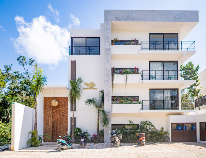 Exterior & Views