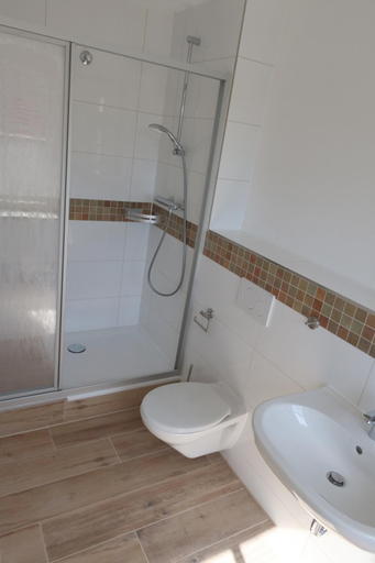 Bathroom 5, Hotel Waldoza, Kusel