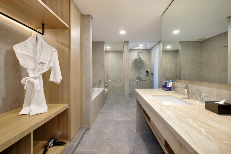 Aston Palu Hotel & Conference Center - Tap to explore photos