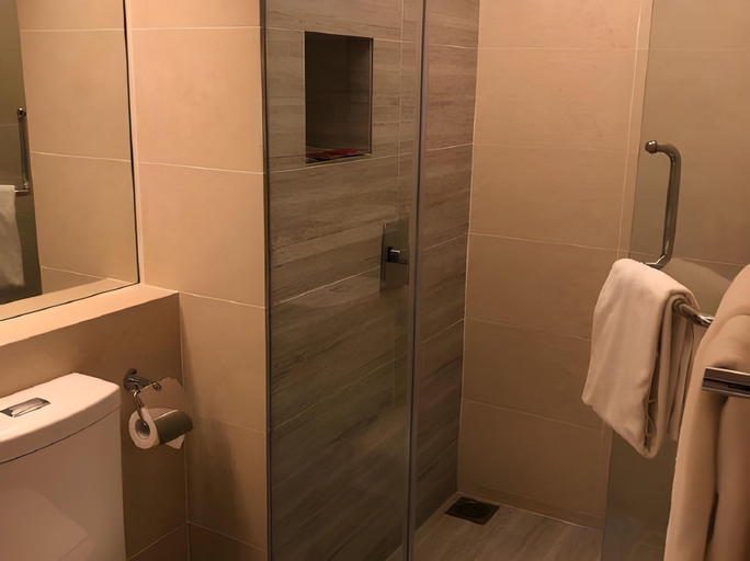 Bathroom 14