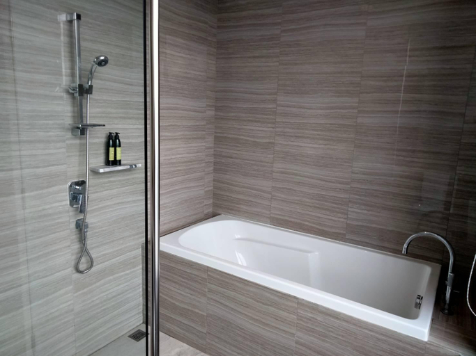 Bathroom 13