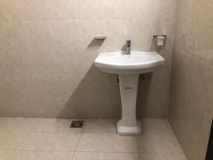 Bathroom 2, Defence Mark Hotel, Lahore